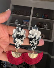 Load image into Gallery viewer, Resin and Silk Tassels