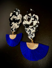 Load image into Gallery viewer, Resin and Silk Tassels